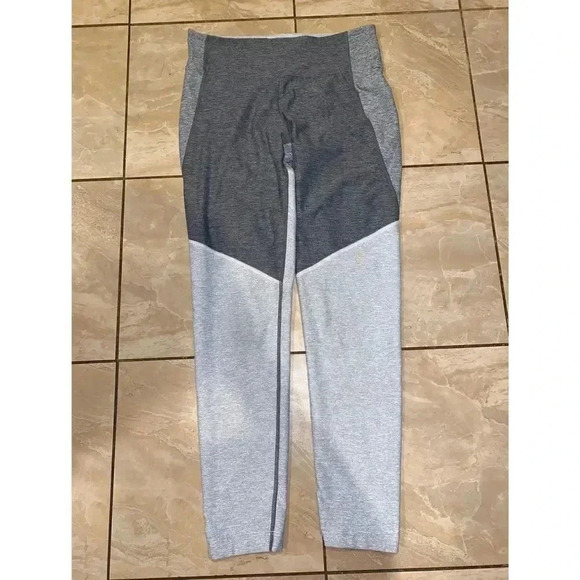 Outdoor voices 3/4 warmup leggings tri tone - Picture 5 of 6